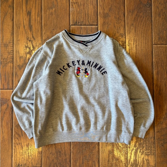 Tops - Vintage Y2K Mickey & Minnie Disney Sweater